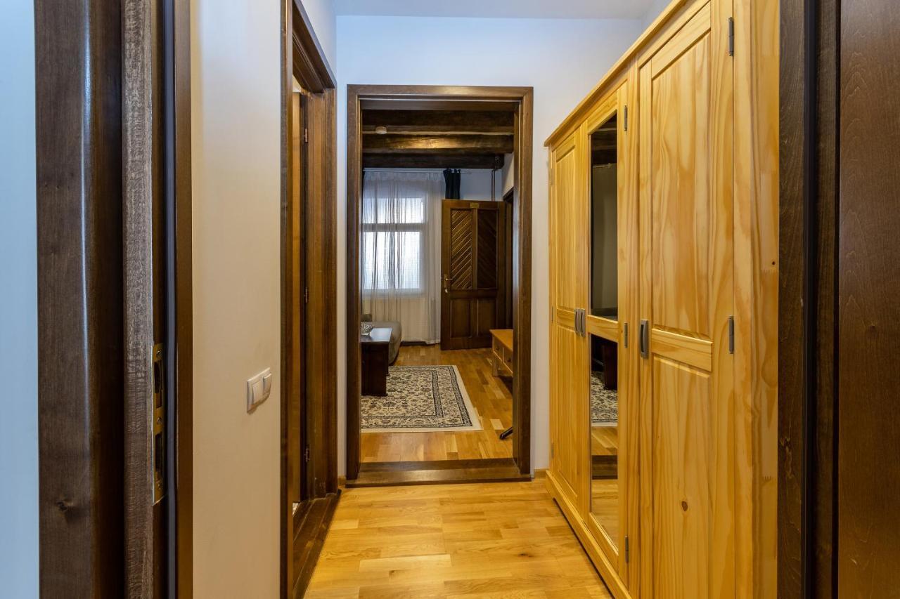 Wood House Republicii Hotel Brasov Bagian luar foto