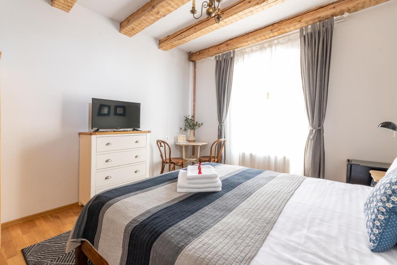 Wood House Republicii Hotel Brasov Bagian luar foto