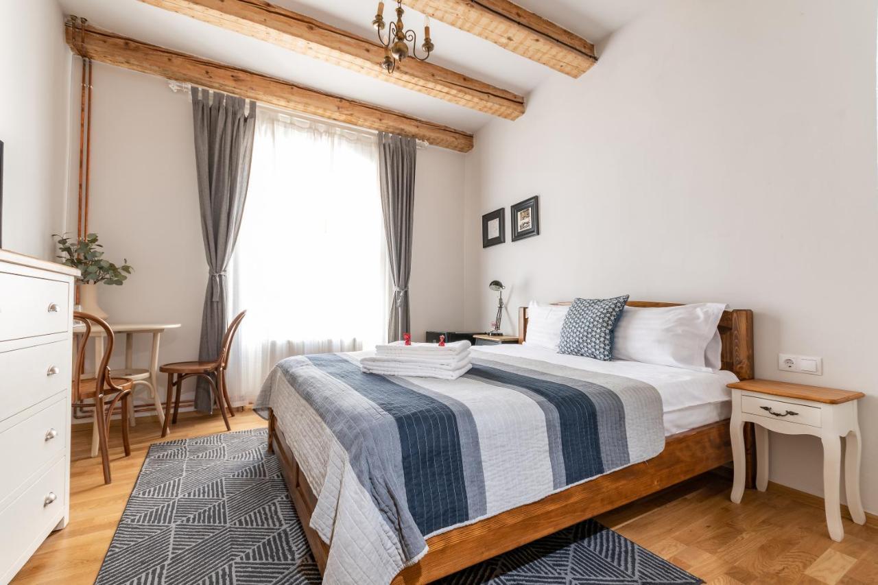 Wood House Republicii Hotel Brasov Bagian luar foto