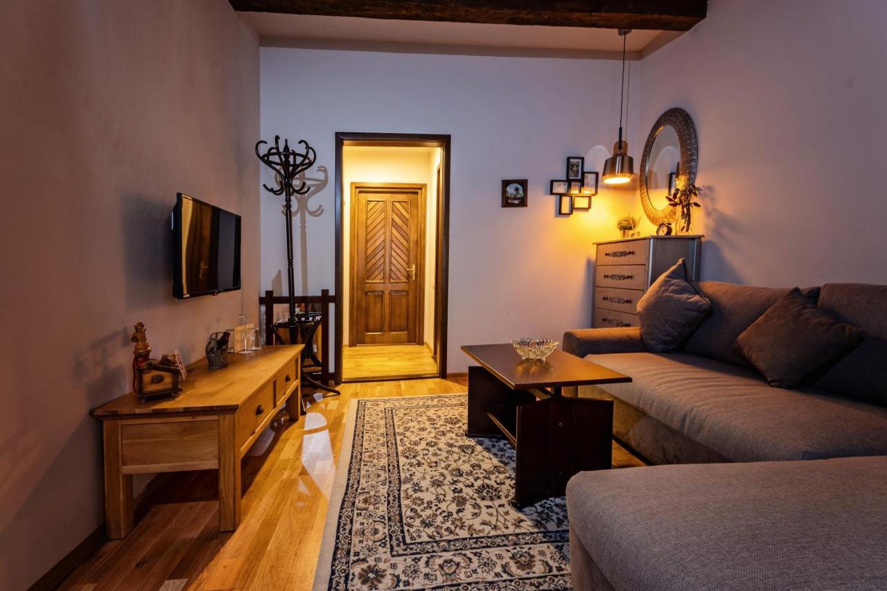 Wood House Republicii Hotel Brasov Bagian luar foto