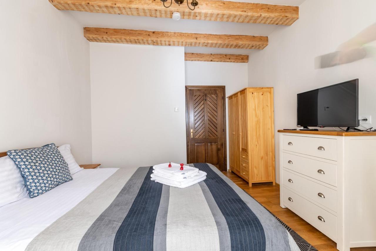 Wood House Republicii Hotel Brasov Bagian luar foto