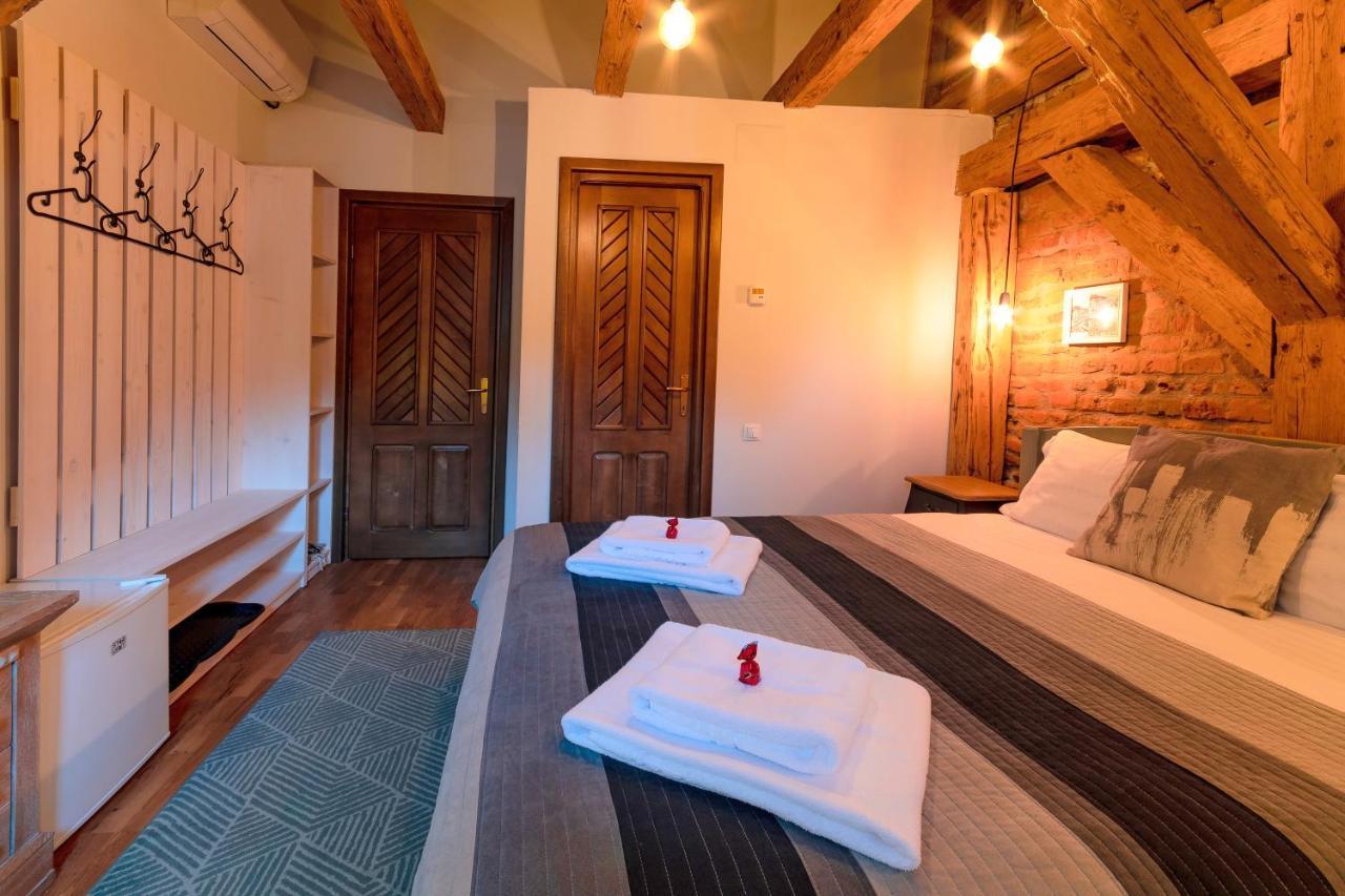 Wood House Republicii Hotel Brasov Bagian luar foto