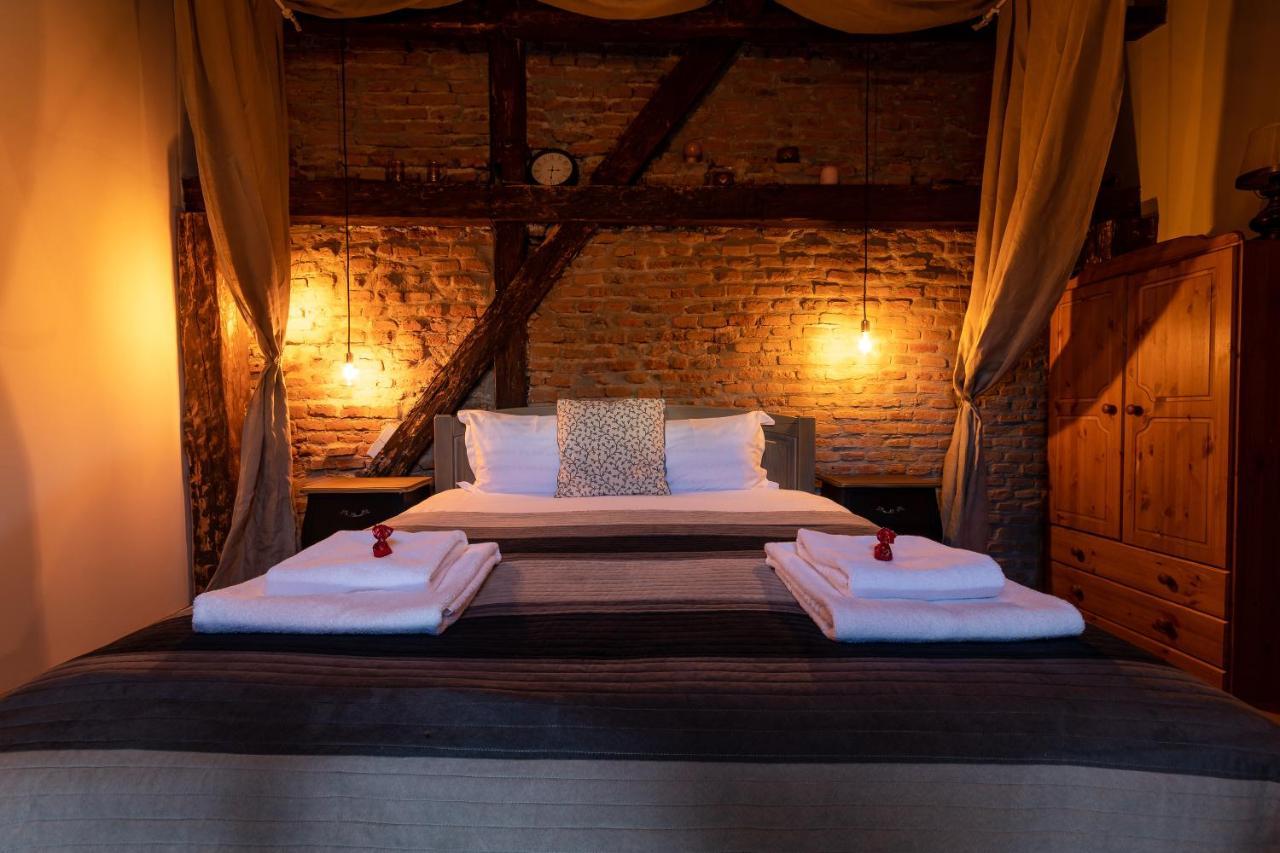 Wood House Republicii Hotel Brasov Bagian luar foto