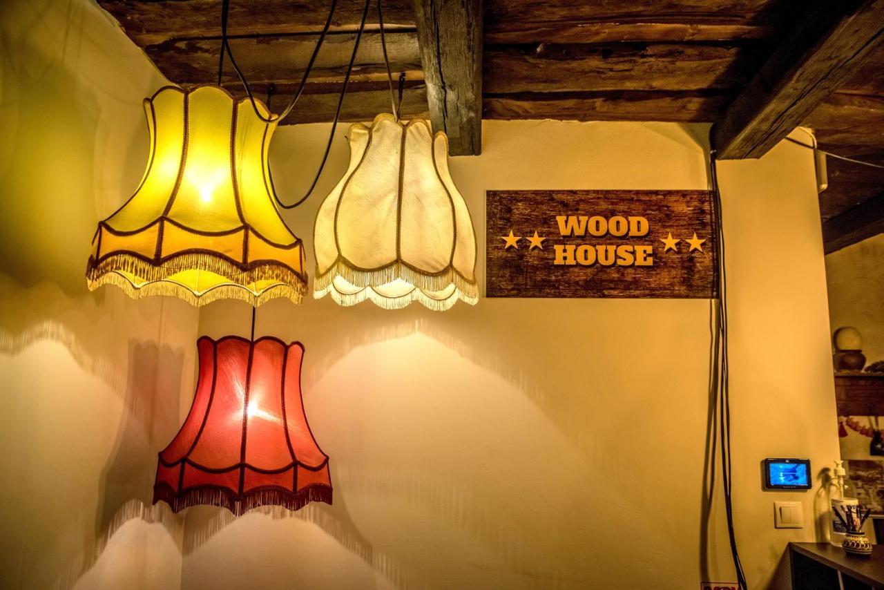 Wood House Republicii Hotel Brasov Bagian luar foto