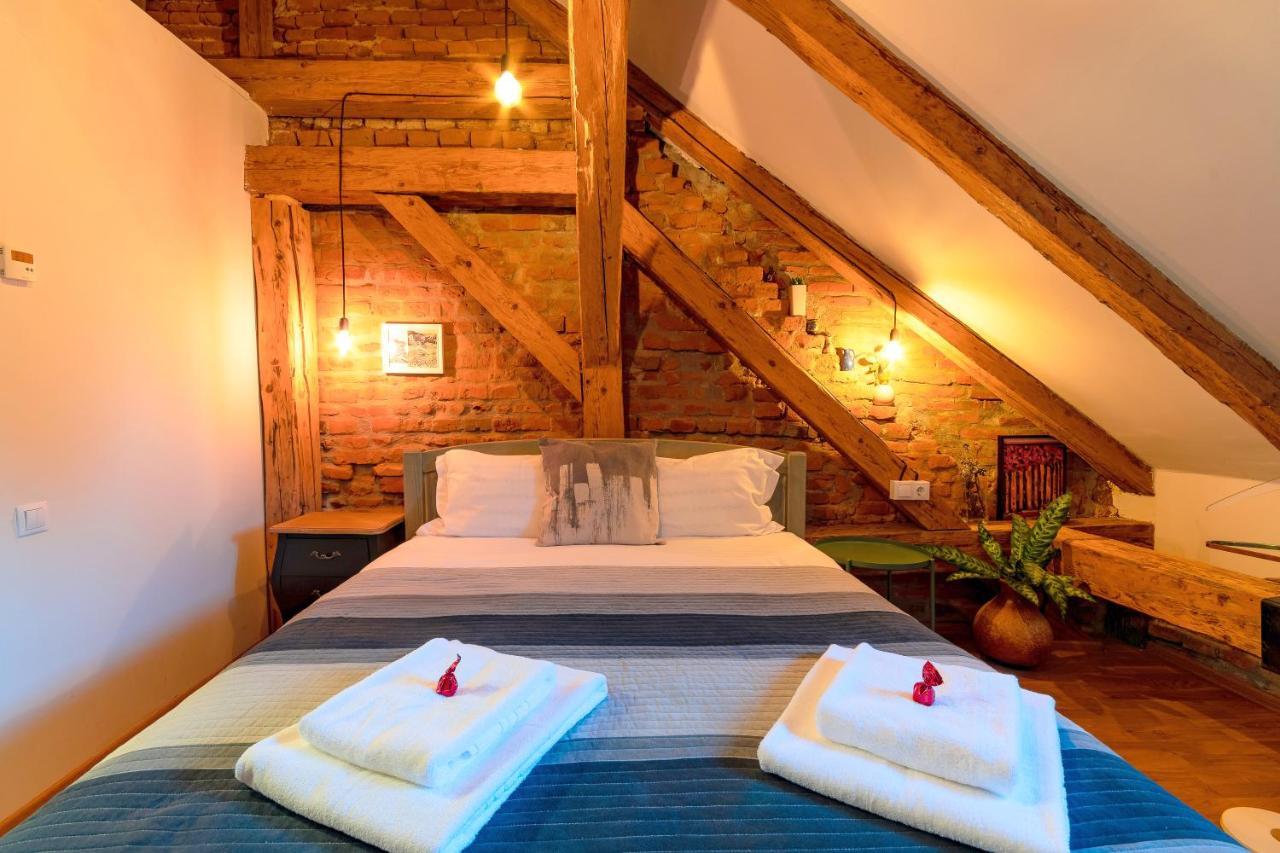 Wood House Republicii Hotel Brasov Bagian luar foto