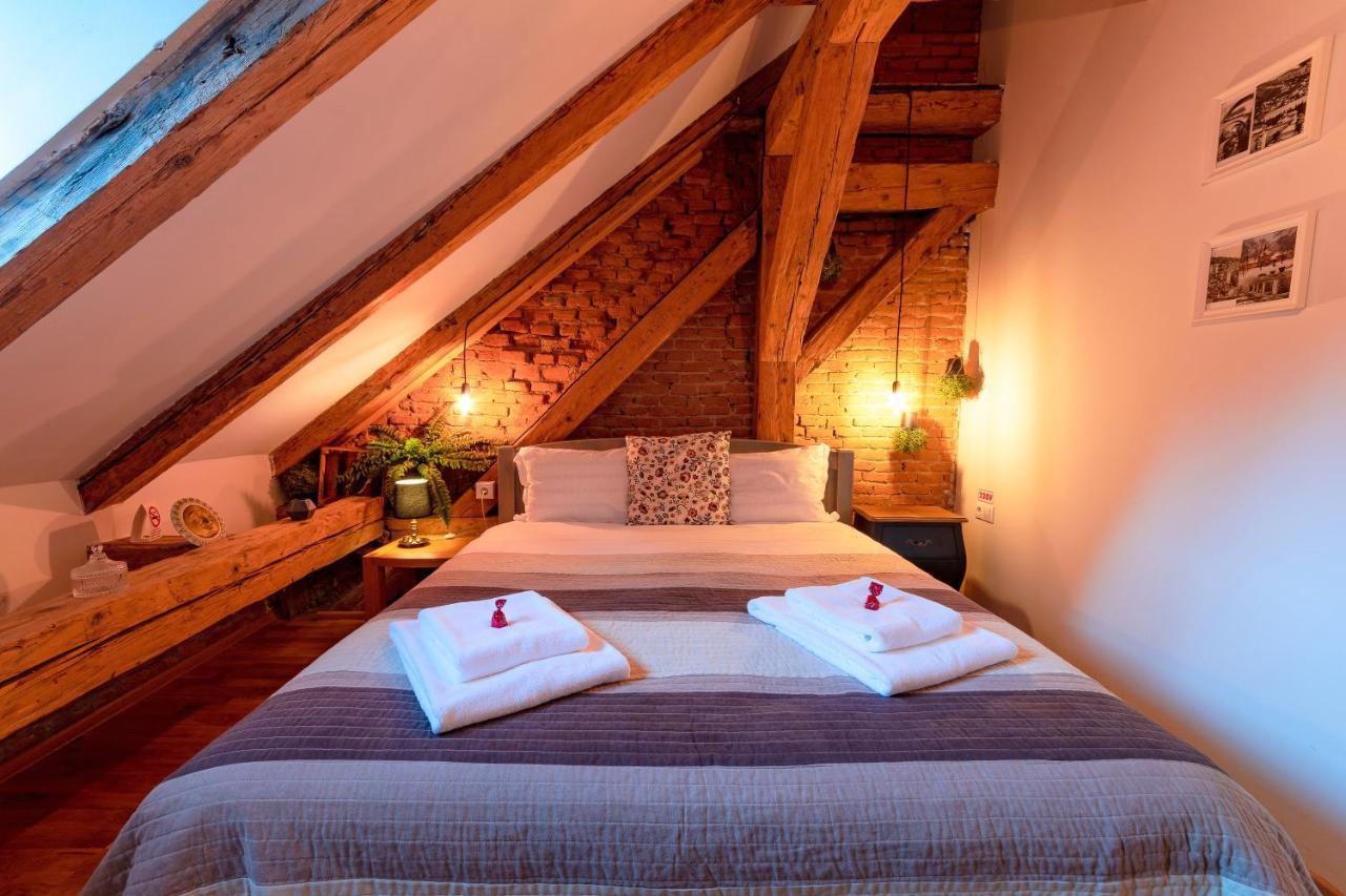 Wood House Republicii Hotel Brasov Bagian luar foto