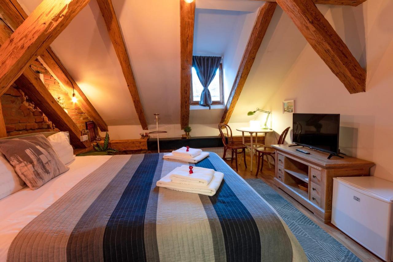 Wood House Republicii Hotel Brasov Bagian luar foto