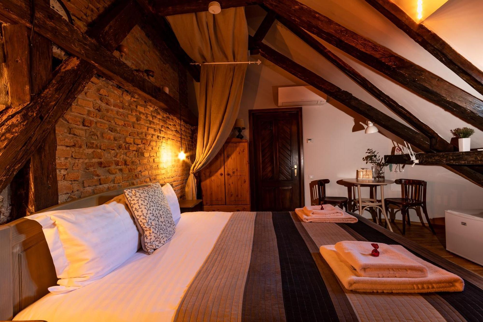 Wood House Republicii Hotel Brasov Bagian luar foto