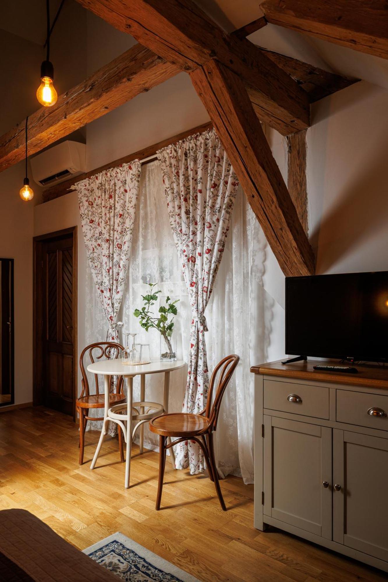 Wood House Republicii Hotel Brasov Bagian luar foto