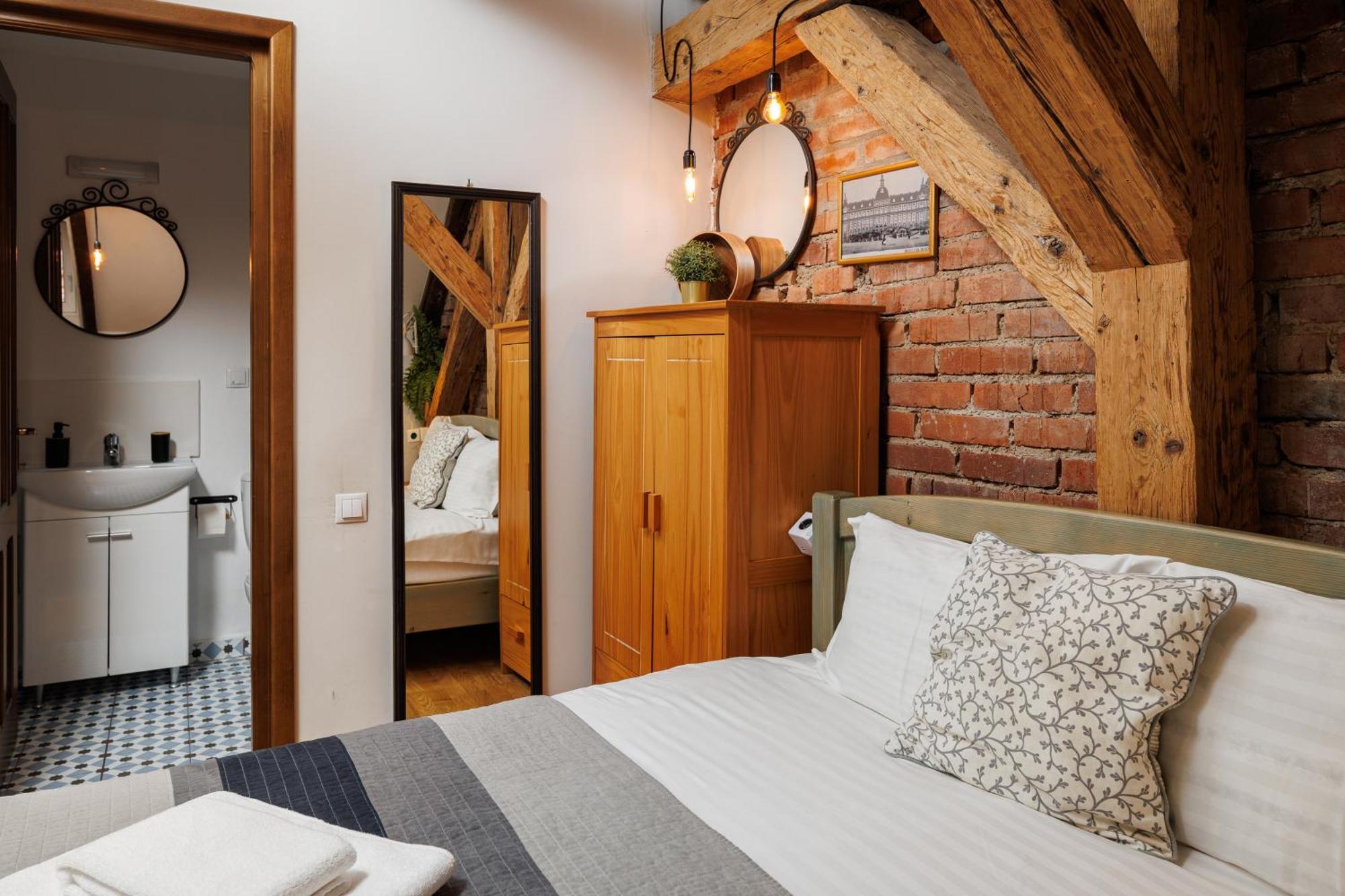 Wood House Republicii Hotel Brasov Bagian luar foto
