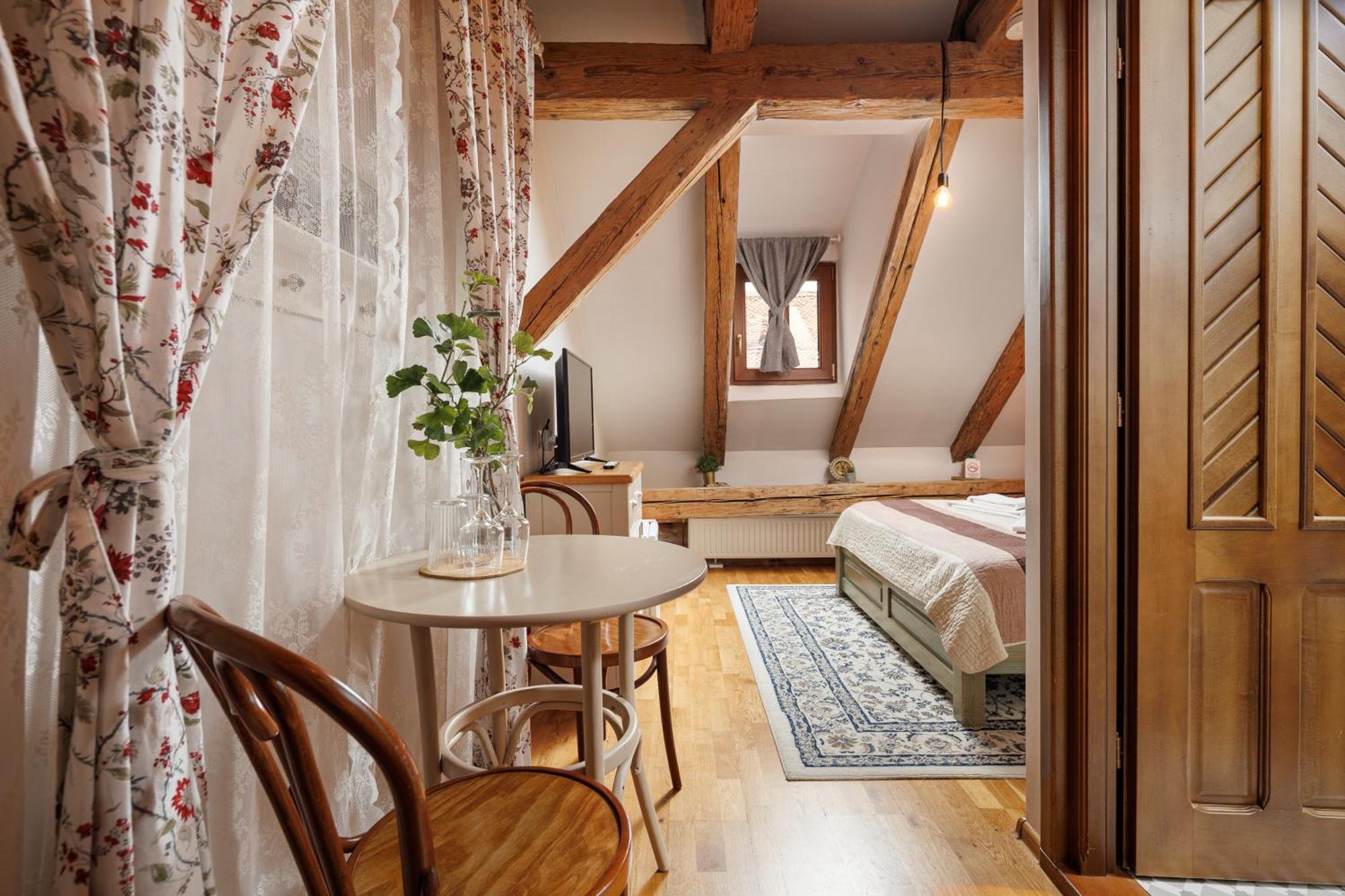 Wood House Republicii Hotel Brasov Bagian luar foto