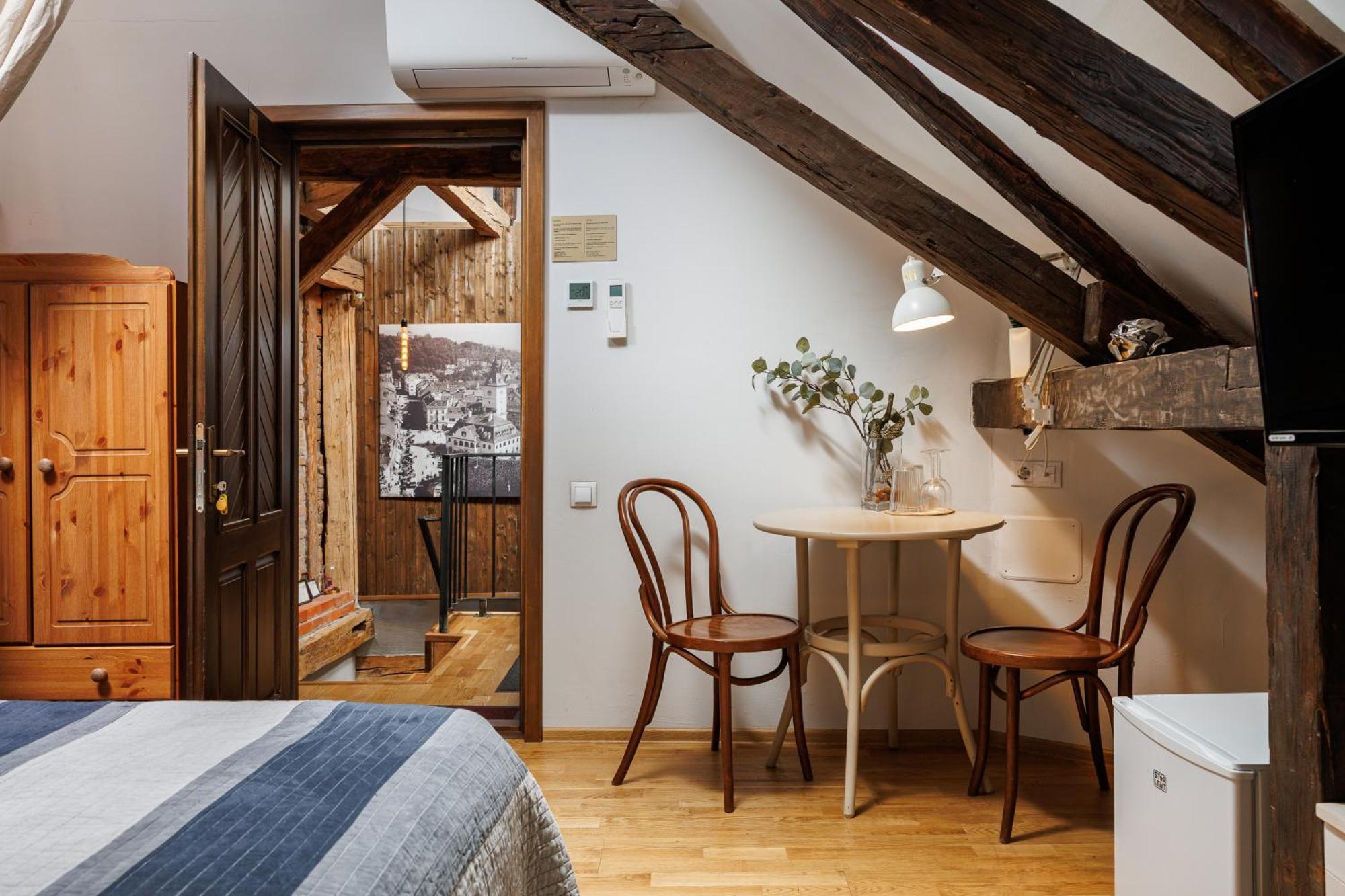 Wood House Republicii Hotel Brasov Bagian luar foto