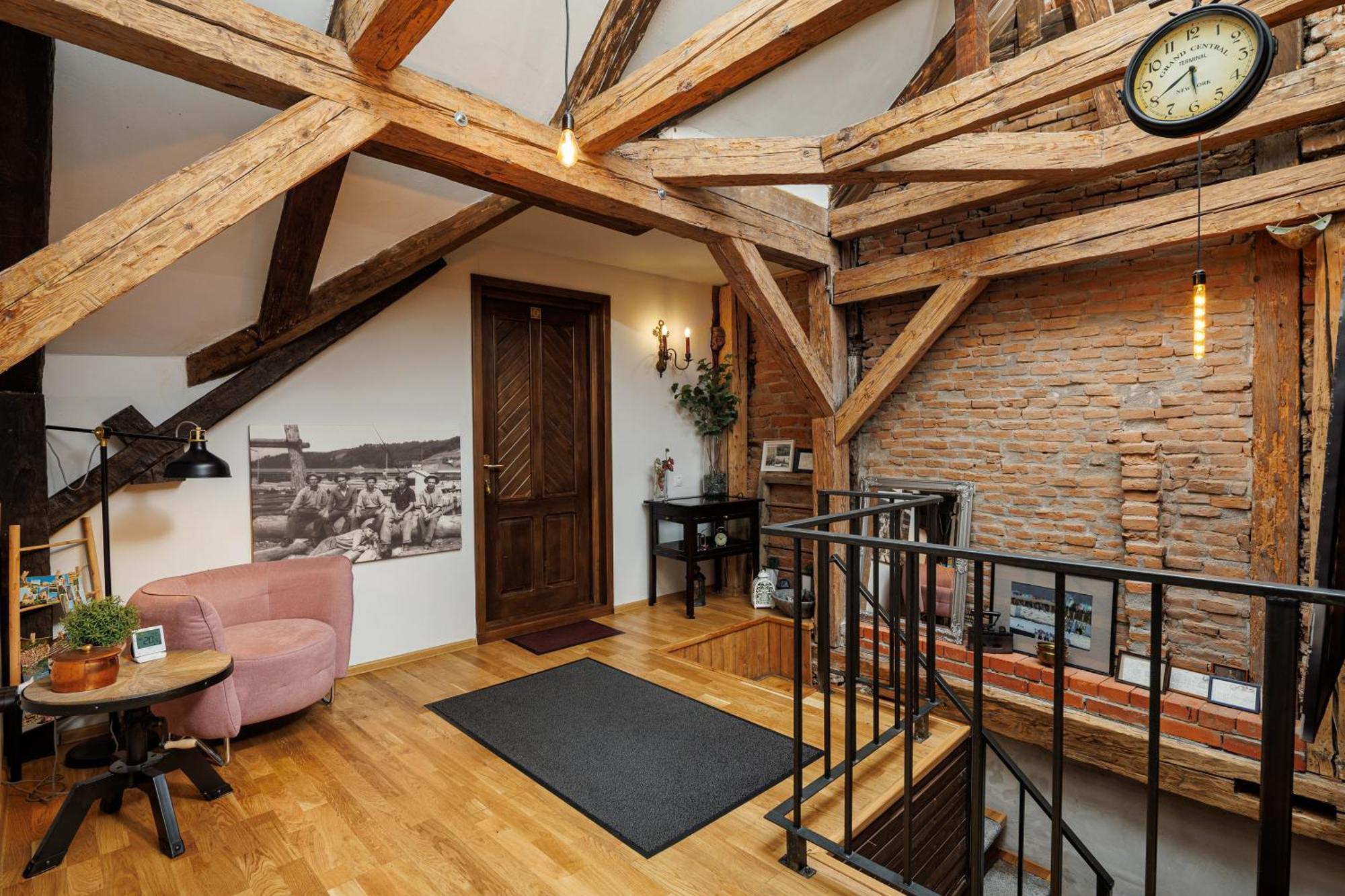 Wood House Republicii Hotel Brasov Bagian luar foto