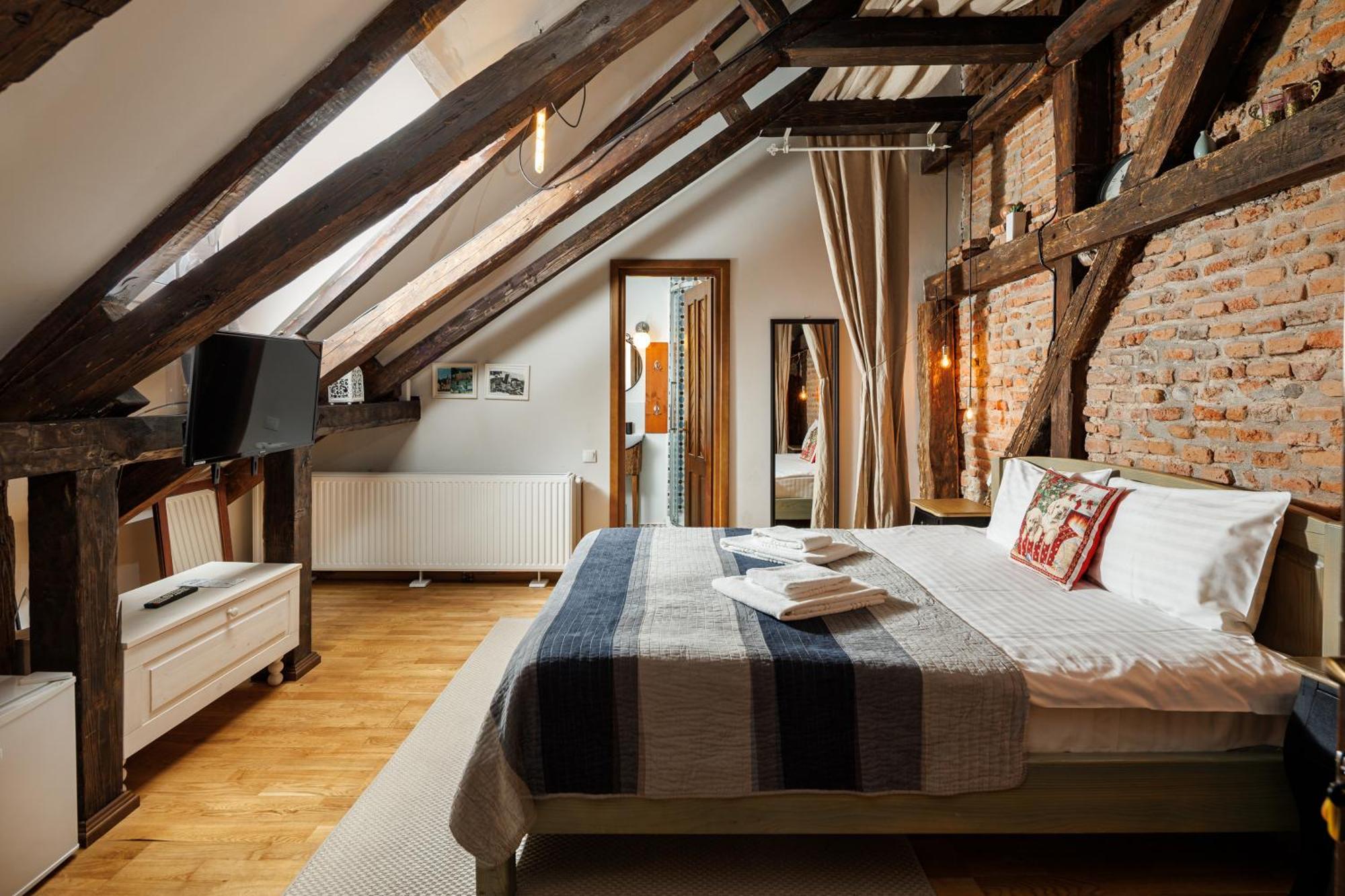Wood House Republicii Hotel Brasov Bagian luar foto