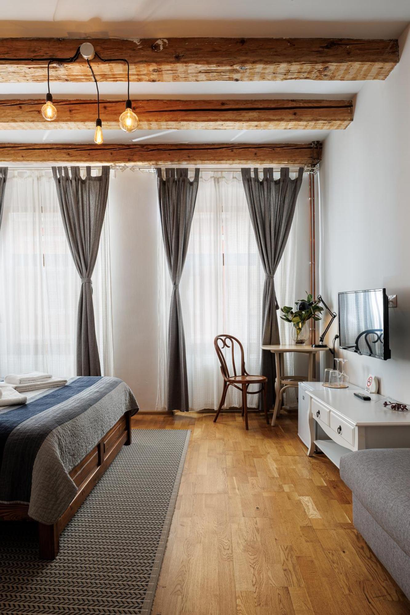 Wood House Republicii Hotel Brasov Bagian luar foto