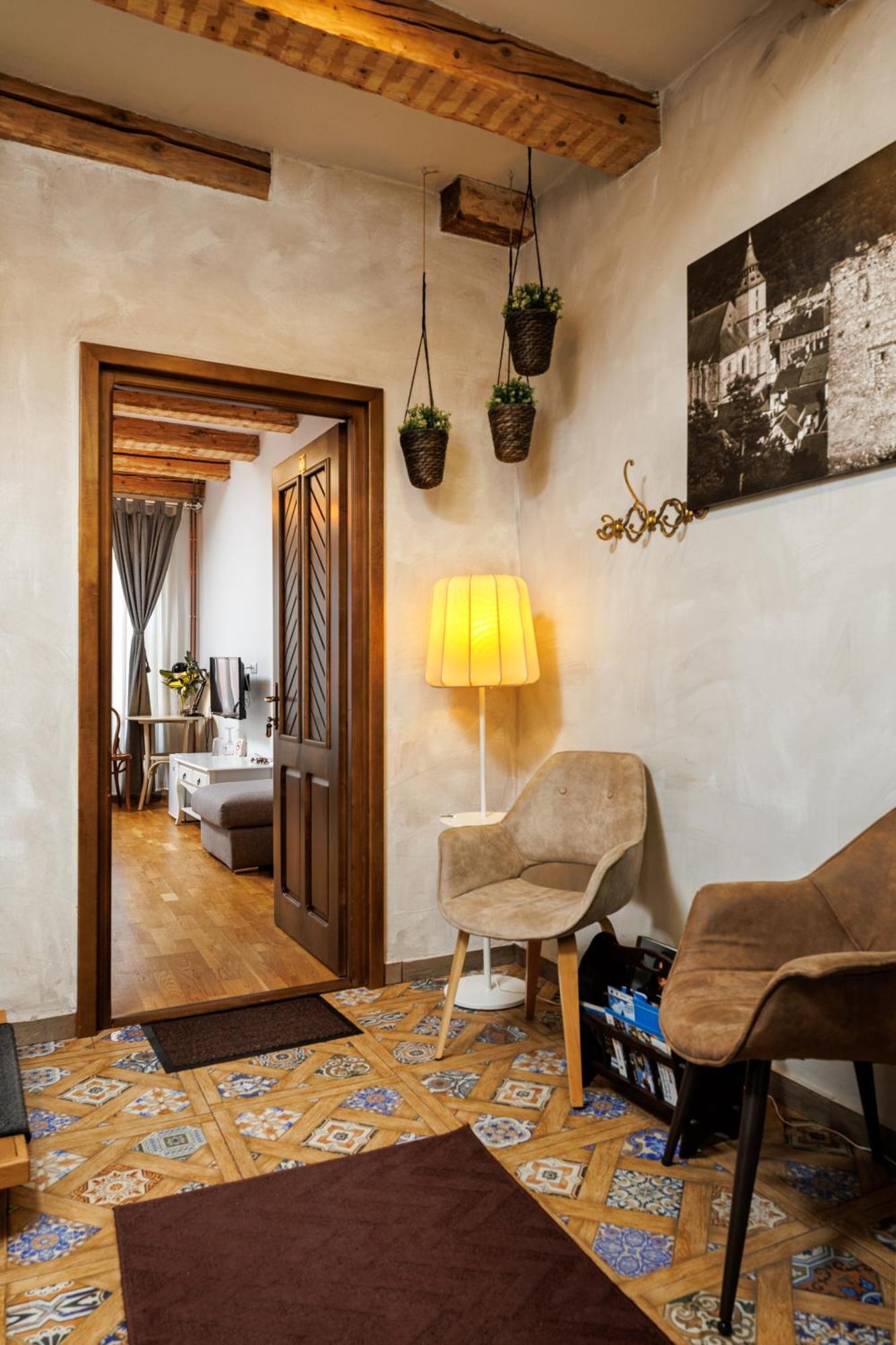 Wood House Republicii Hotel Brasov Bagian luar foto