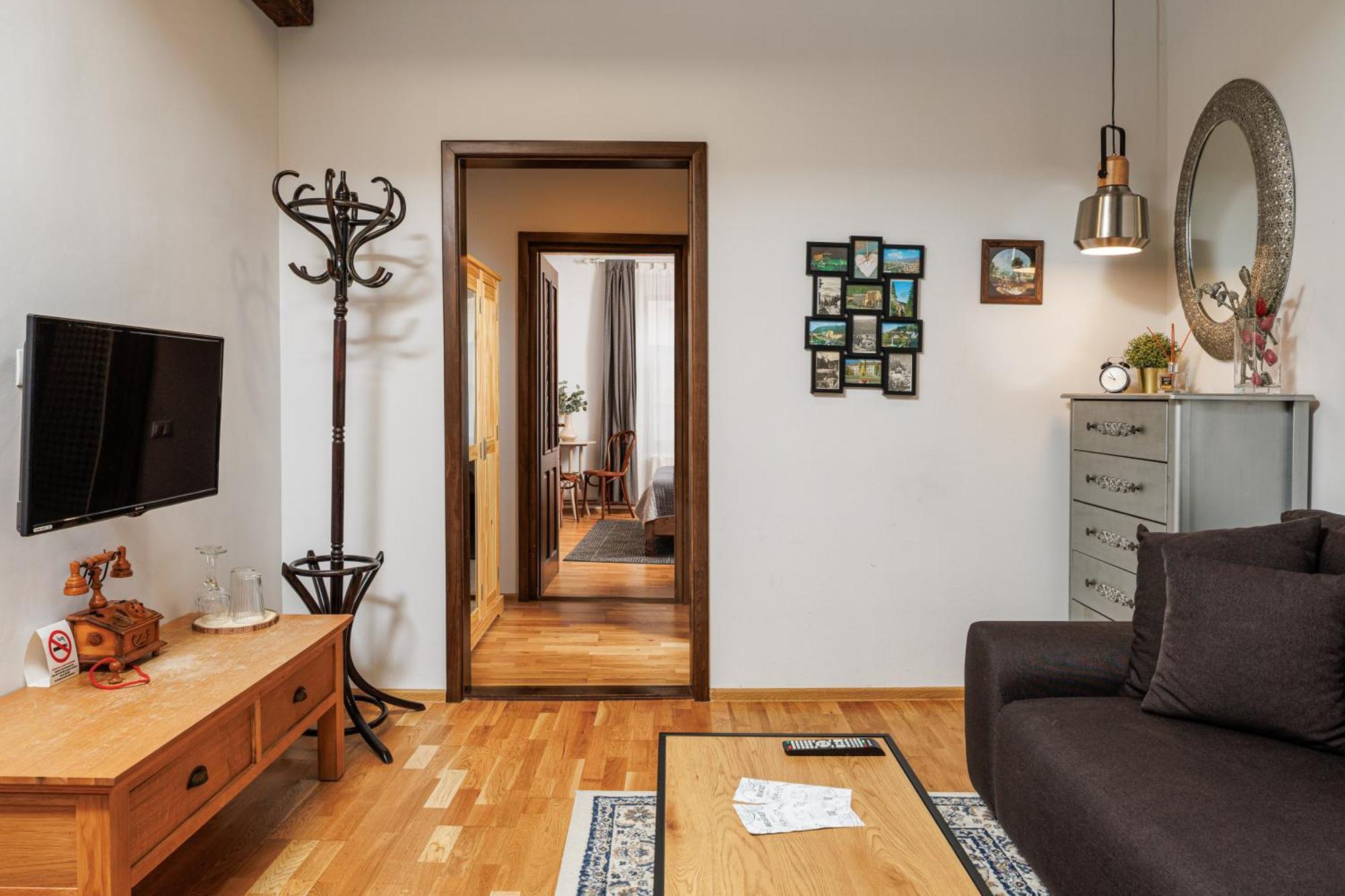 Wood House Republicii Hotel Brasov Bagian luar foto