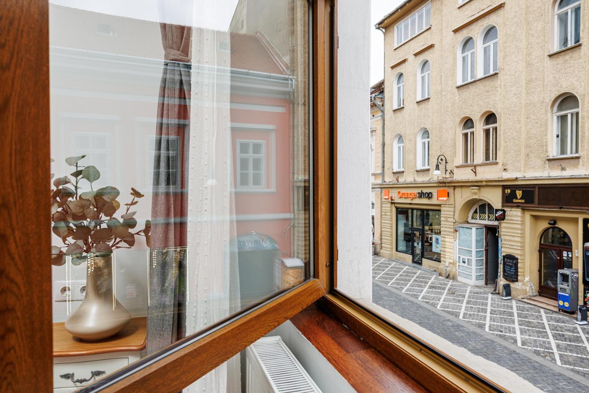 Wood House Republicii Hotel Brasov Bagian luar foto