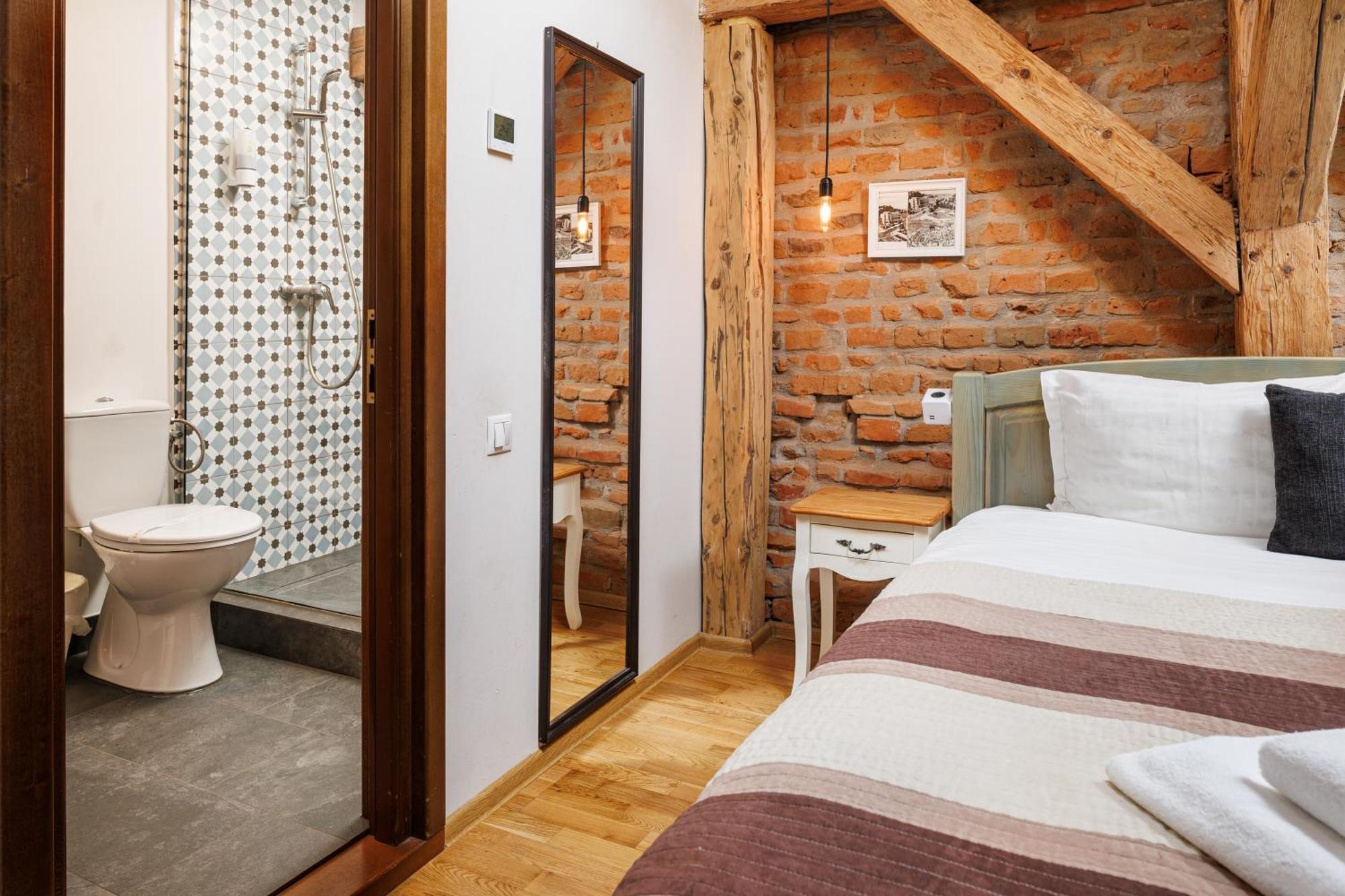Wood House Republicii Hotel Brasov Bagian luar foto