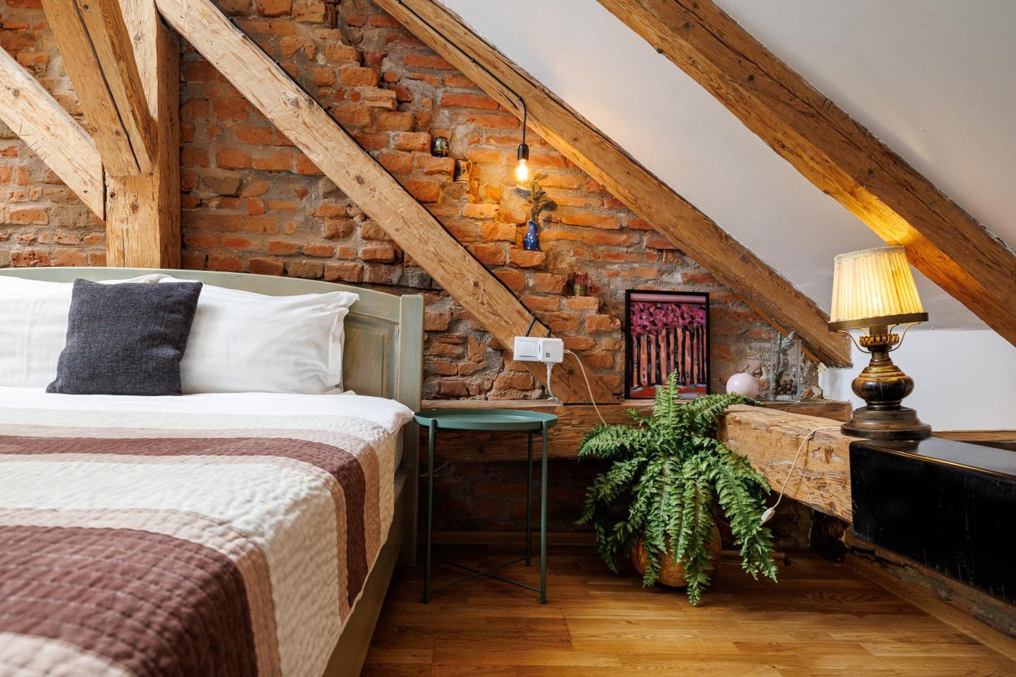 Wood House Republicii Hotel Brasov Bagian luar foto