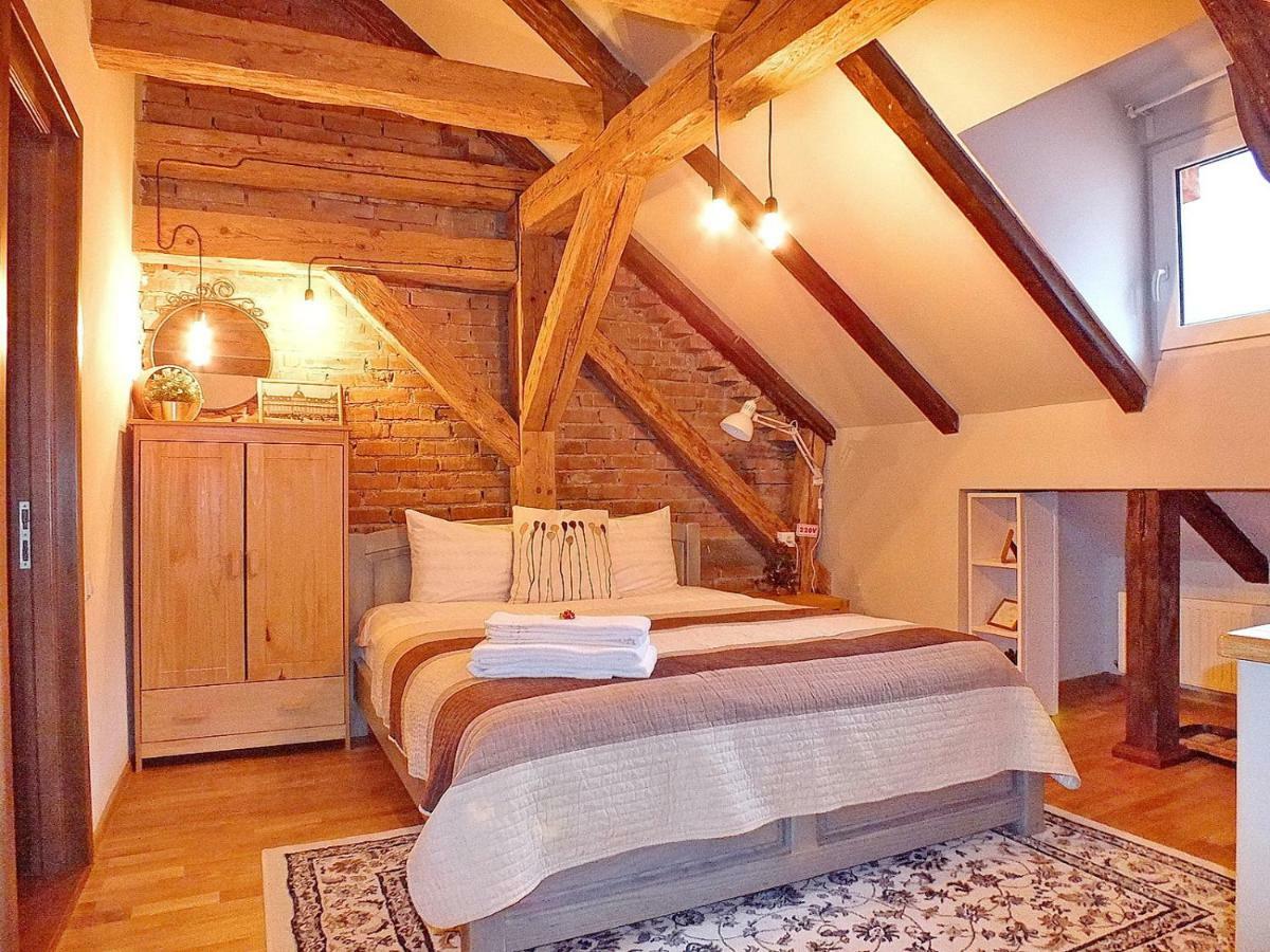 Wood House Republicii Hotel Brasov Bagian luar foto