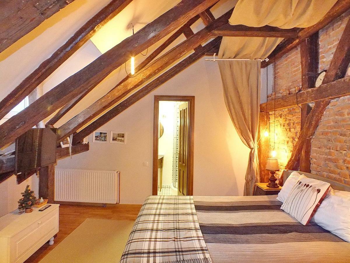 Wood House Republicii Hotel Brasov Bagian luar foto